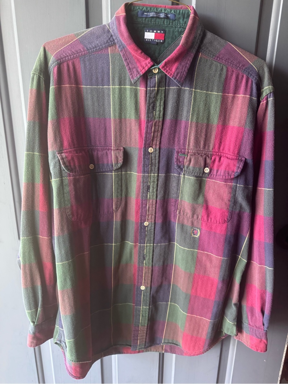 Vintage Tommy Hilfiger Men's Plaid Button-Up Shirt -  Red & Green
